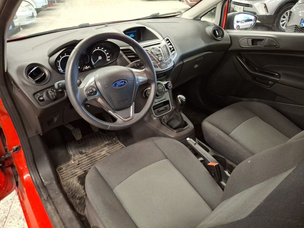 Ford Fiesta Van 2016 Punainen