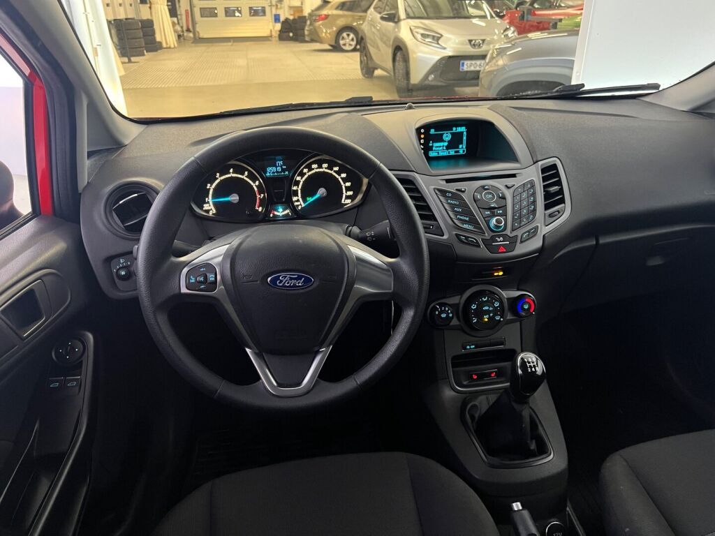 Ford Fiesta Van 2016 Punainen