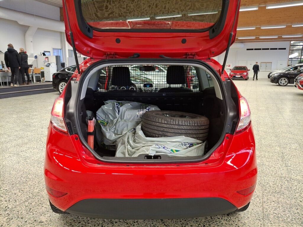 Ford Fiesta Van 2016 Punainen