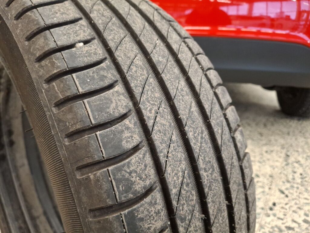 Ford Fiesta Van 2016 Punainen