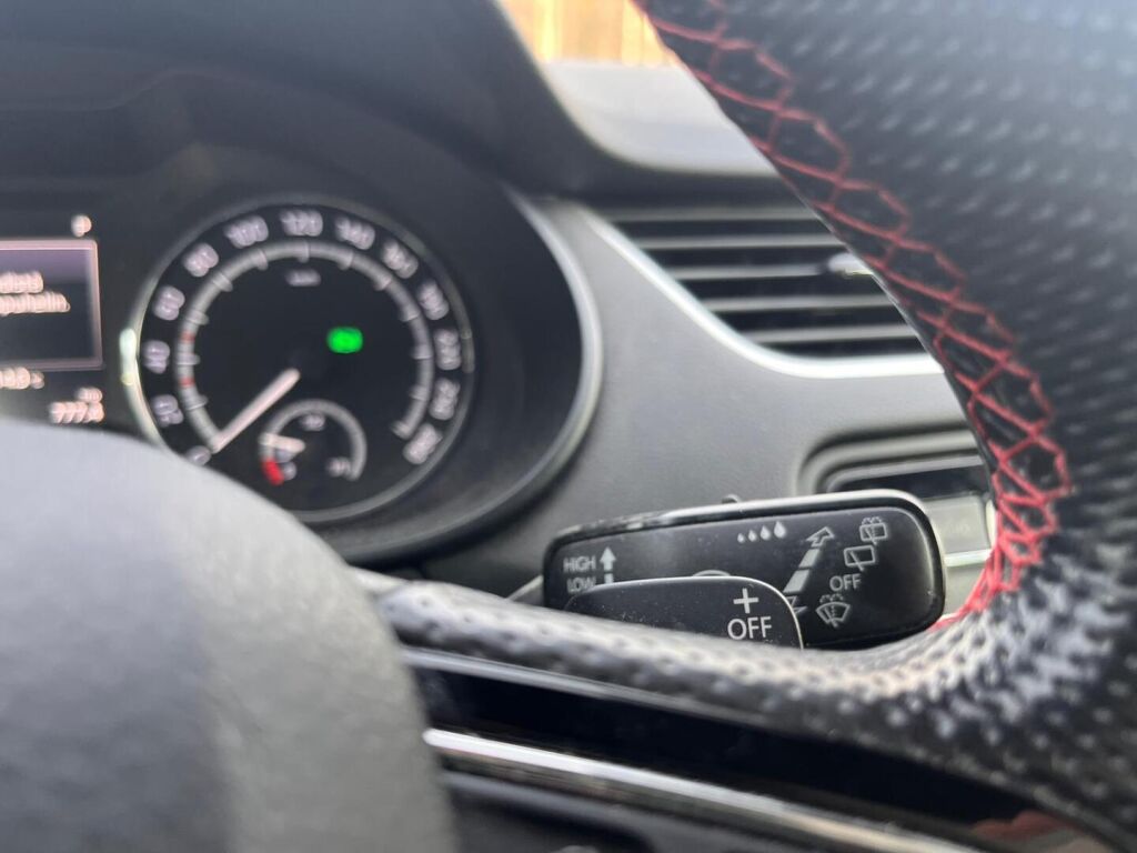 Skoda Octavia 2015 Sininen