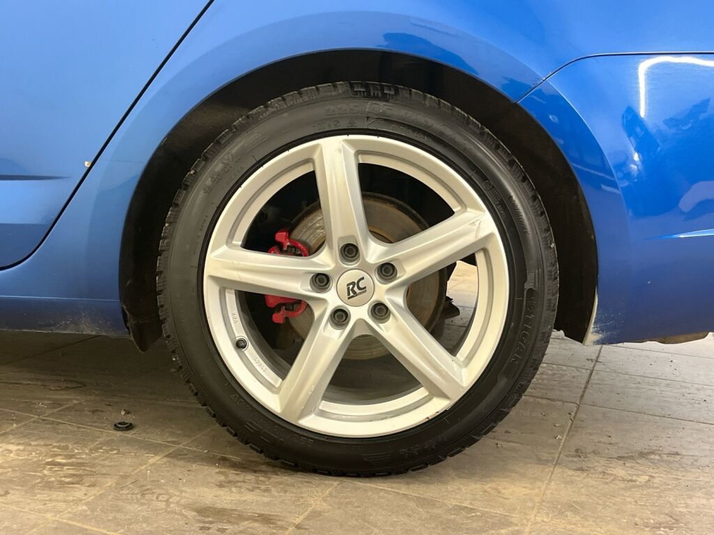 Skoda Octavia 2015 Sininen