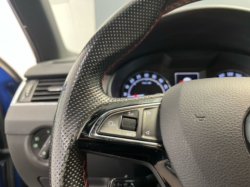 Skoda Octavia 2015 Sininen