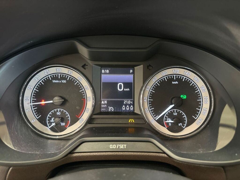 Skoda Octavia 2016 Ruskea (beige)