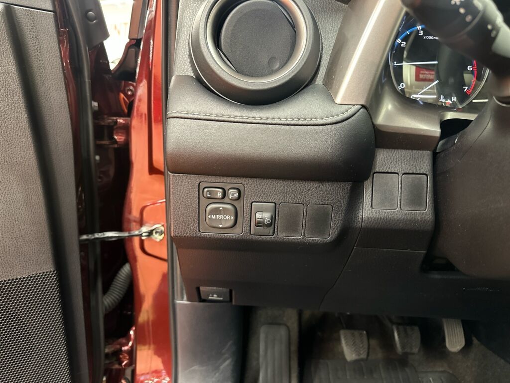 Toyota RAV4 2016 Punainen