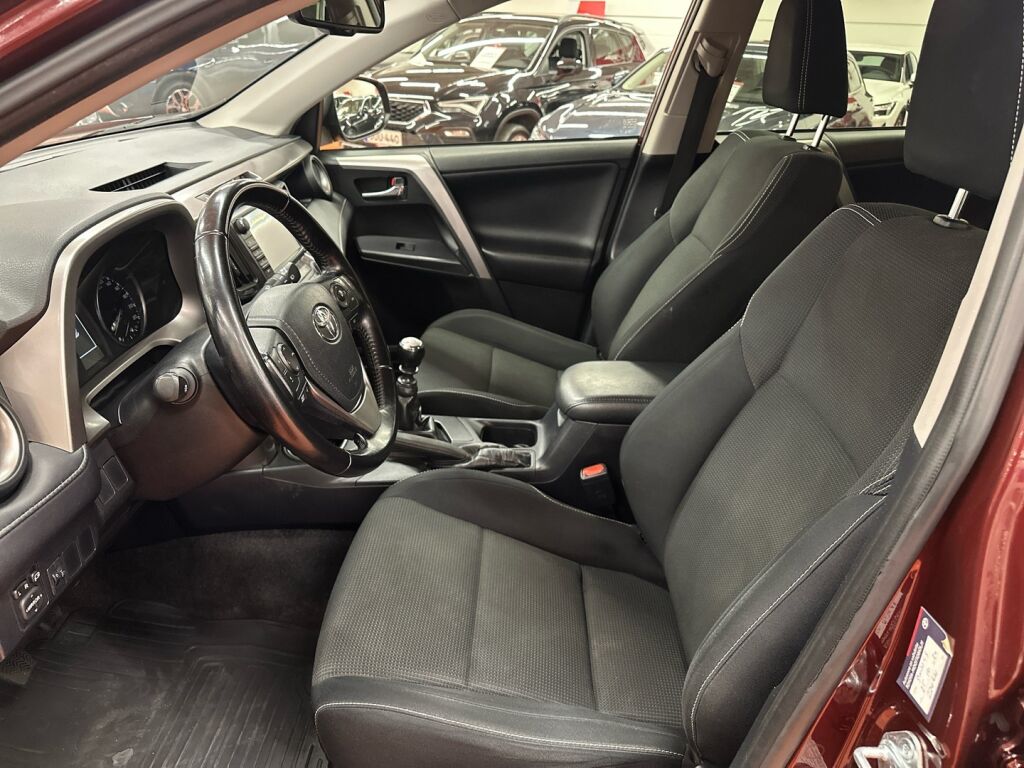 Toyota RAV4 2016 Punainen