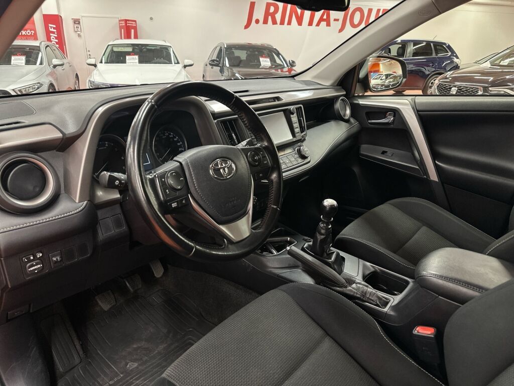 Toyota RAV4 2016 Punainen