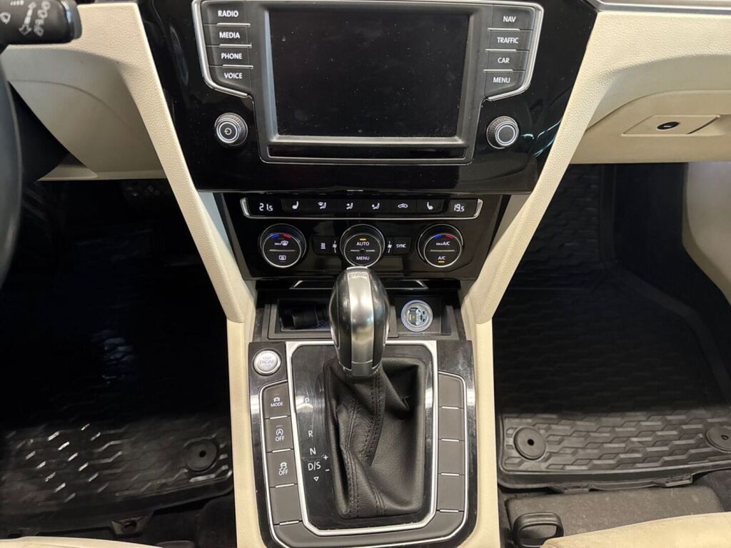 Volkswagen Passat 2017 Musta