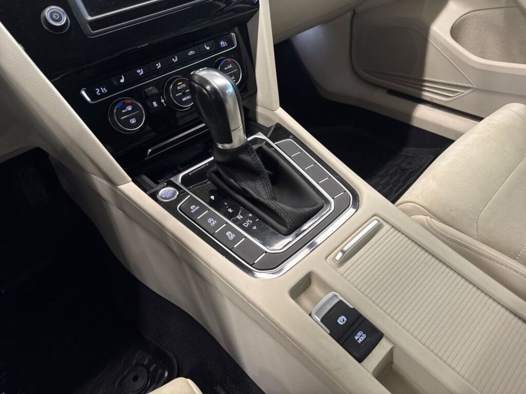 Volkswagen Passat 2017 Musta