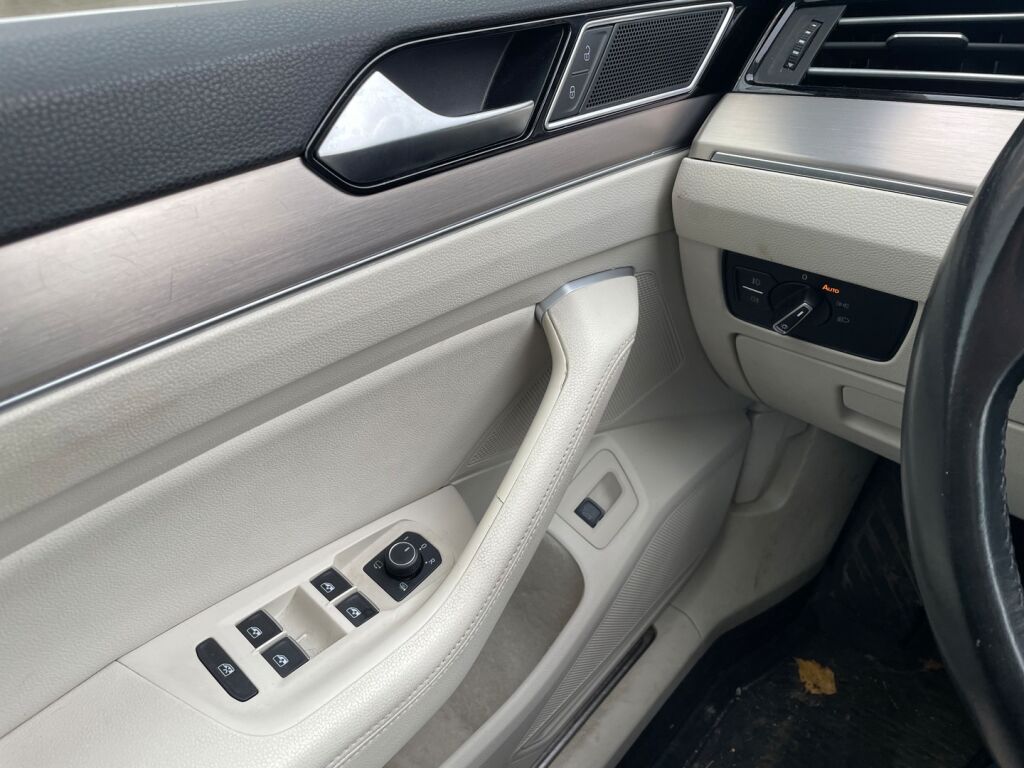 Volkswagen Passat 2017 Musta