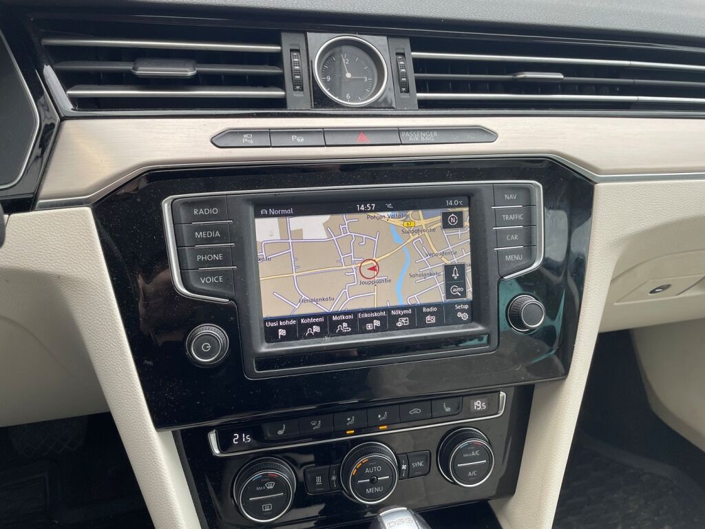 Volkswagen Passat 2017 Musta