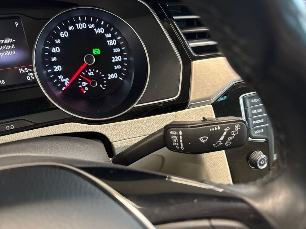 Volkswagen Passat 2017 Musta