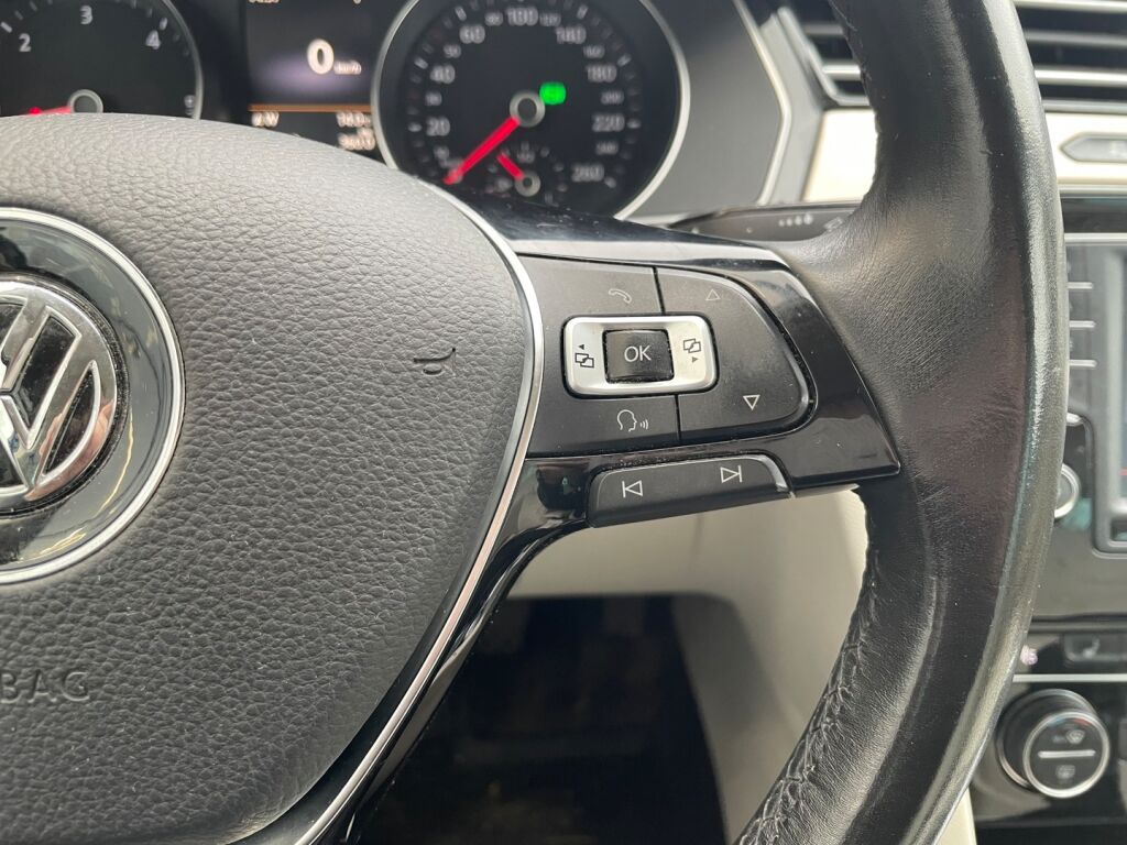 Volkswagen Passat 2017 Musta