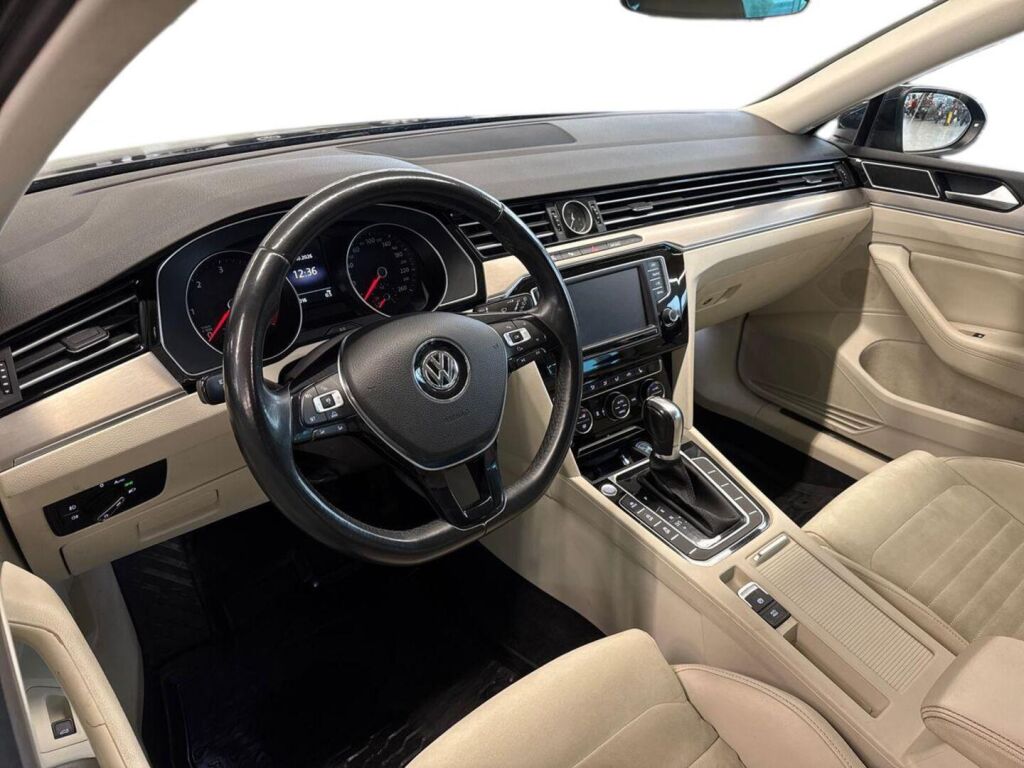 Volkswagen Passat 2017 Musta