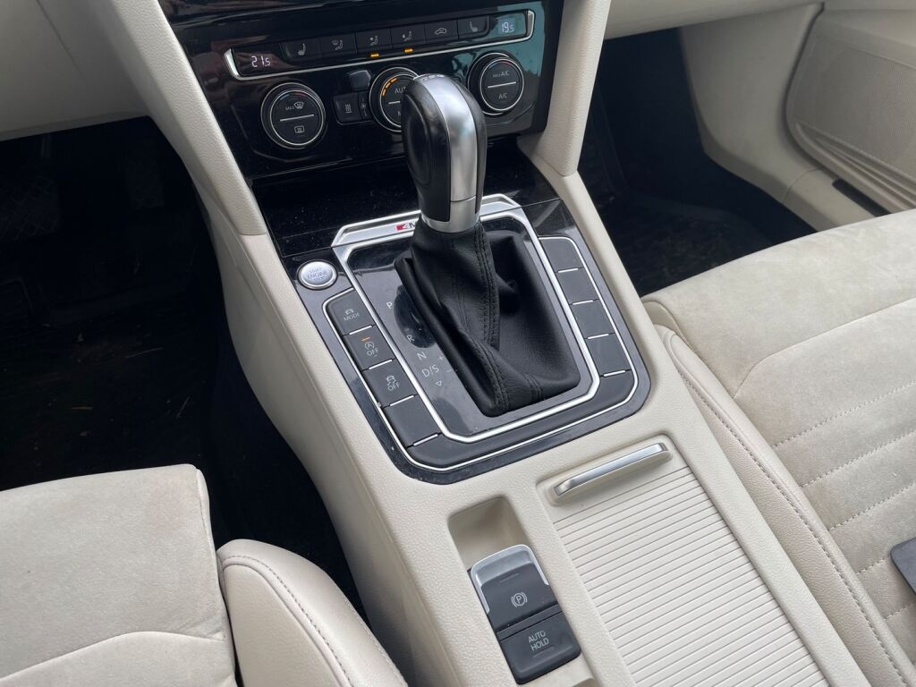 Volkswagen Passat 2017 Musta