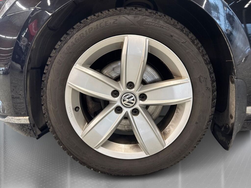 Volkswagen Passat 2017 Musta