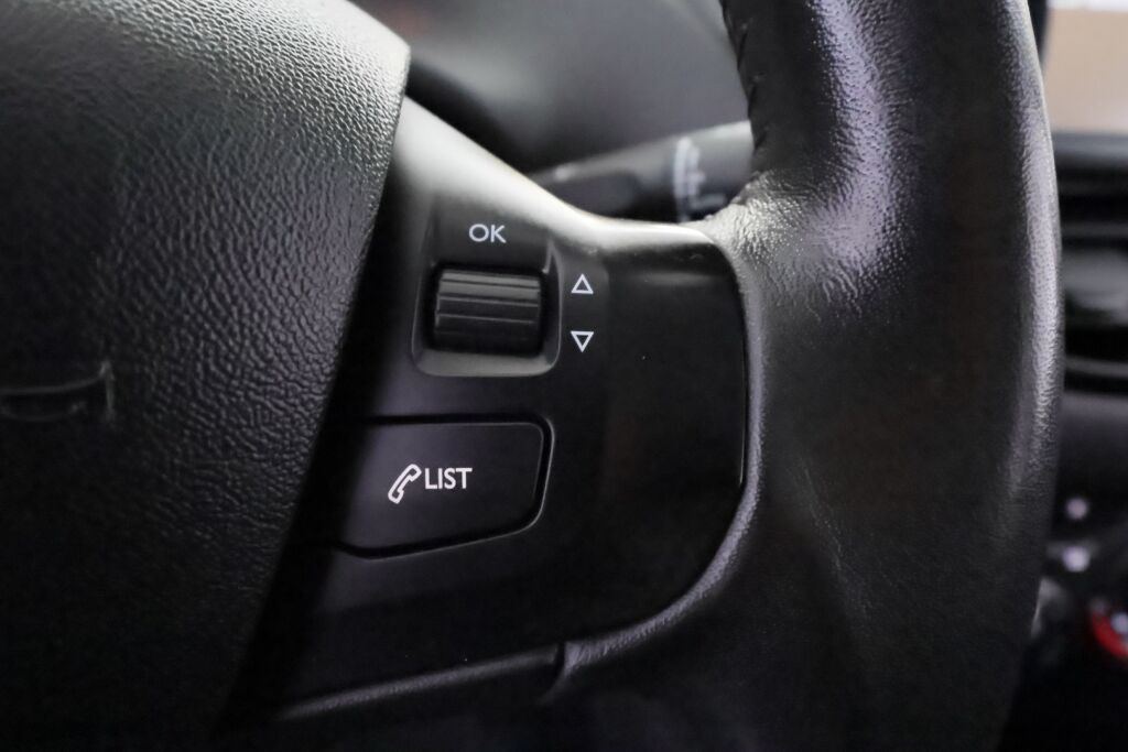 Peugeot 208 2016 Sininen