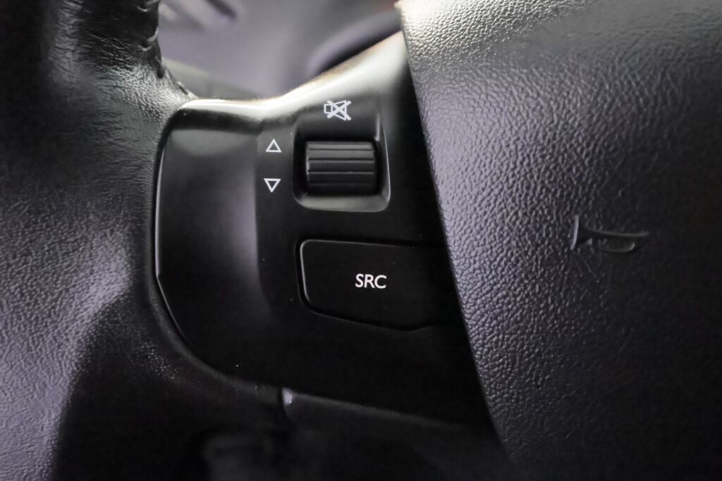 Peugeot 208 2016 Sininen