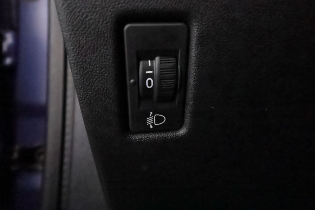 Peugeot 208 2016 Sininen