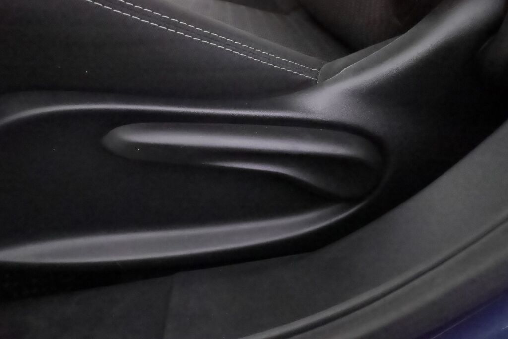 Peugeot 208 2016 Sininen