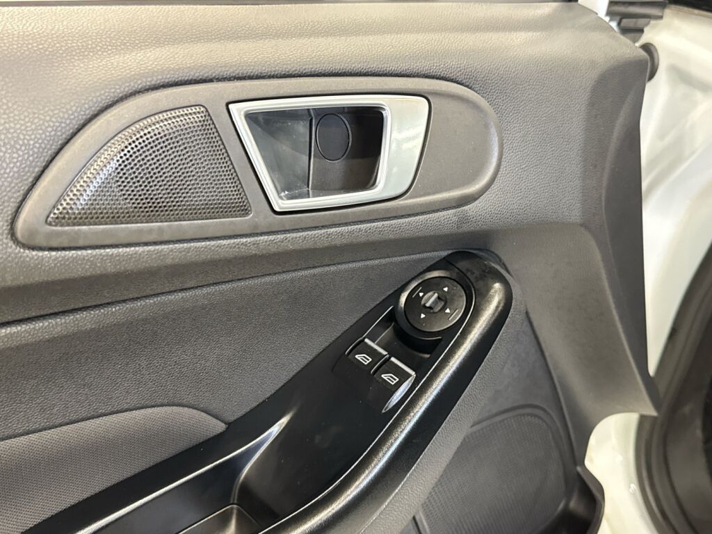 Ford Fiesta 2016 Valkoinen