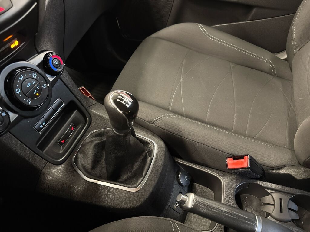 Ford Fiesta 2016 Valkoinen