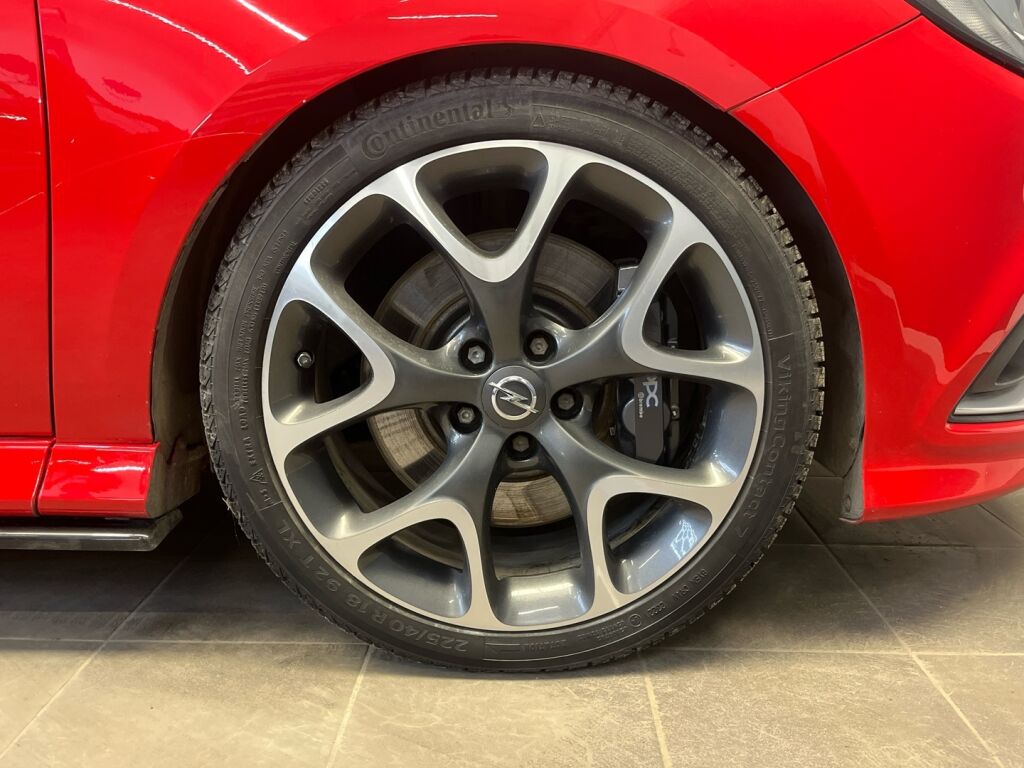 Opel Corsa 2016 Punainen