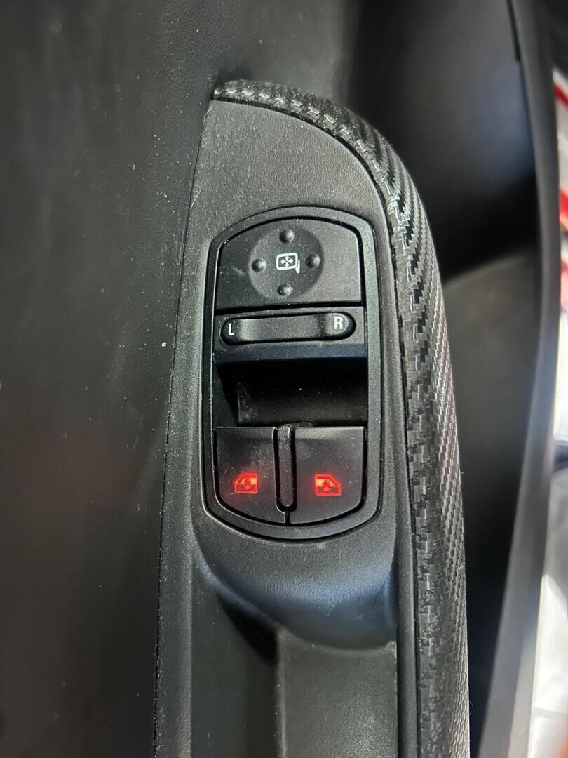 Opel Corsa 2016 Punainen