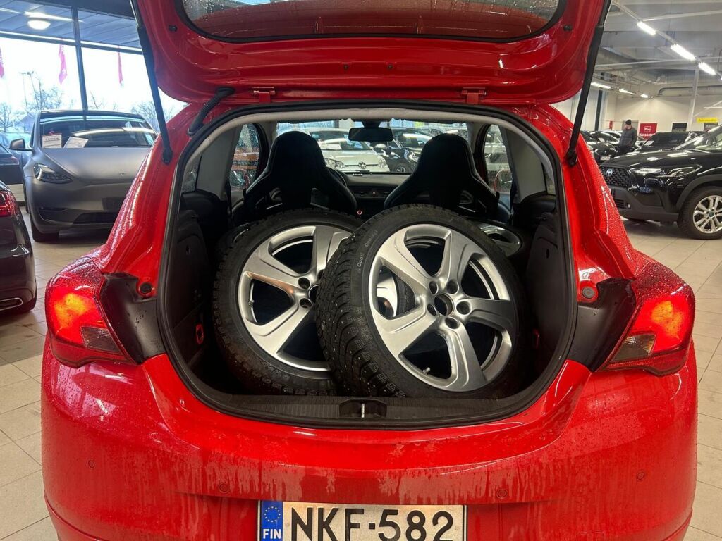 Opel Corsa 2016 Punainen