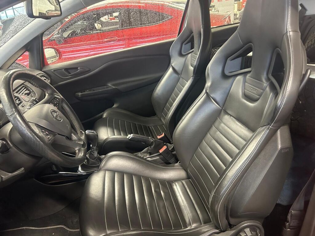 Opel Corsa 2016 Punainen