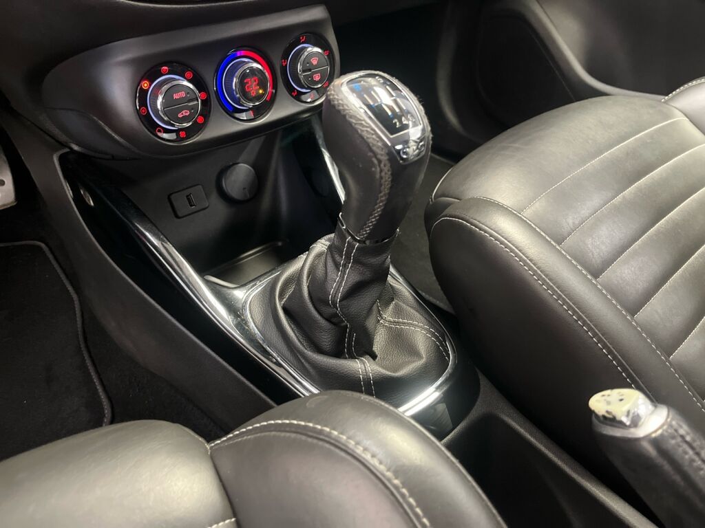 Opel Corsa 2016 Punainen