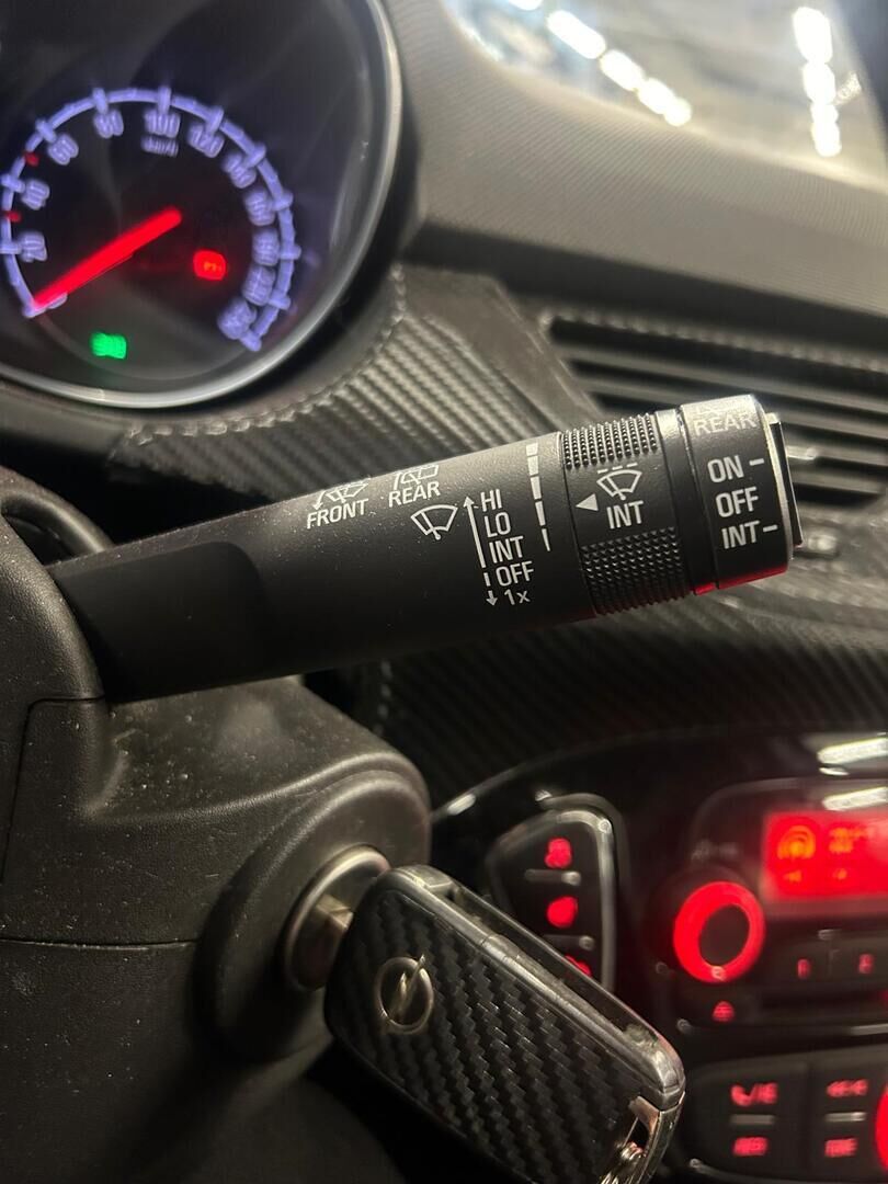 Opel Corsa 2016 Punainen