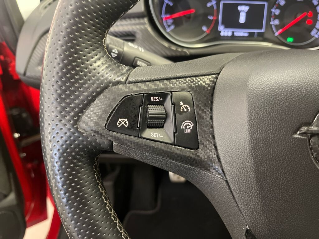 Opel Corsa 2016 Punainen