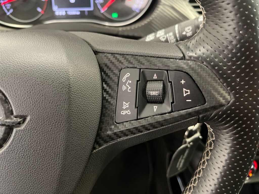 Opel Corsa 2016 Punainen