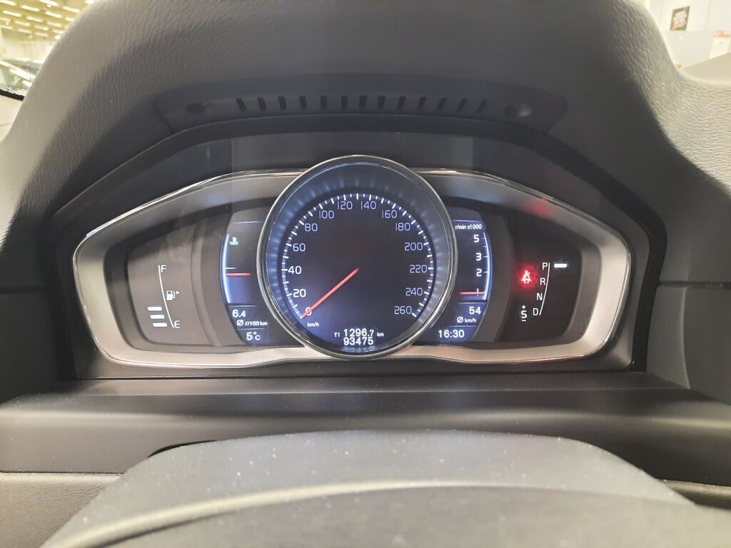 Volvo V70 2016 Harmaa