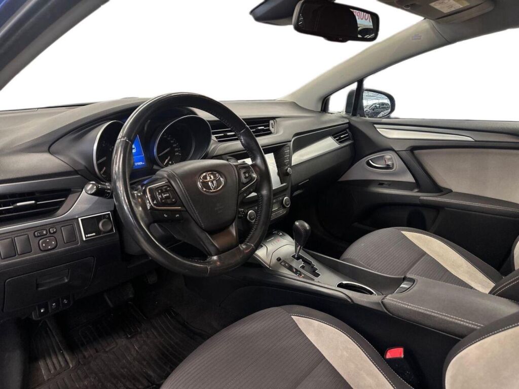 Toyota Avensis 2016 Sininen