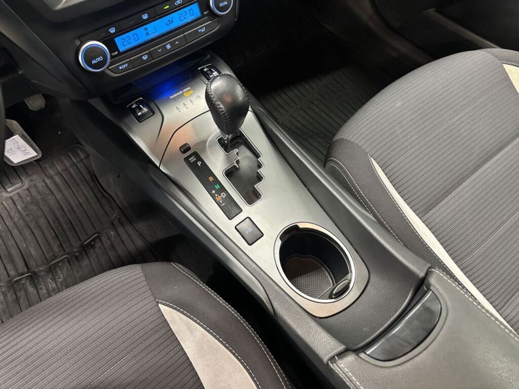 Toyota Avensis 2016 Sininen