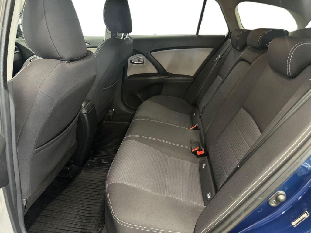 Toyota Avensis 2016 Sininen