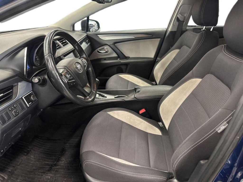 Toyota Avensis 2016 Sininen