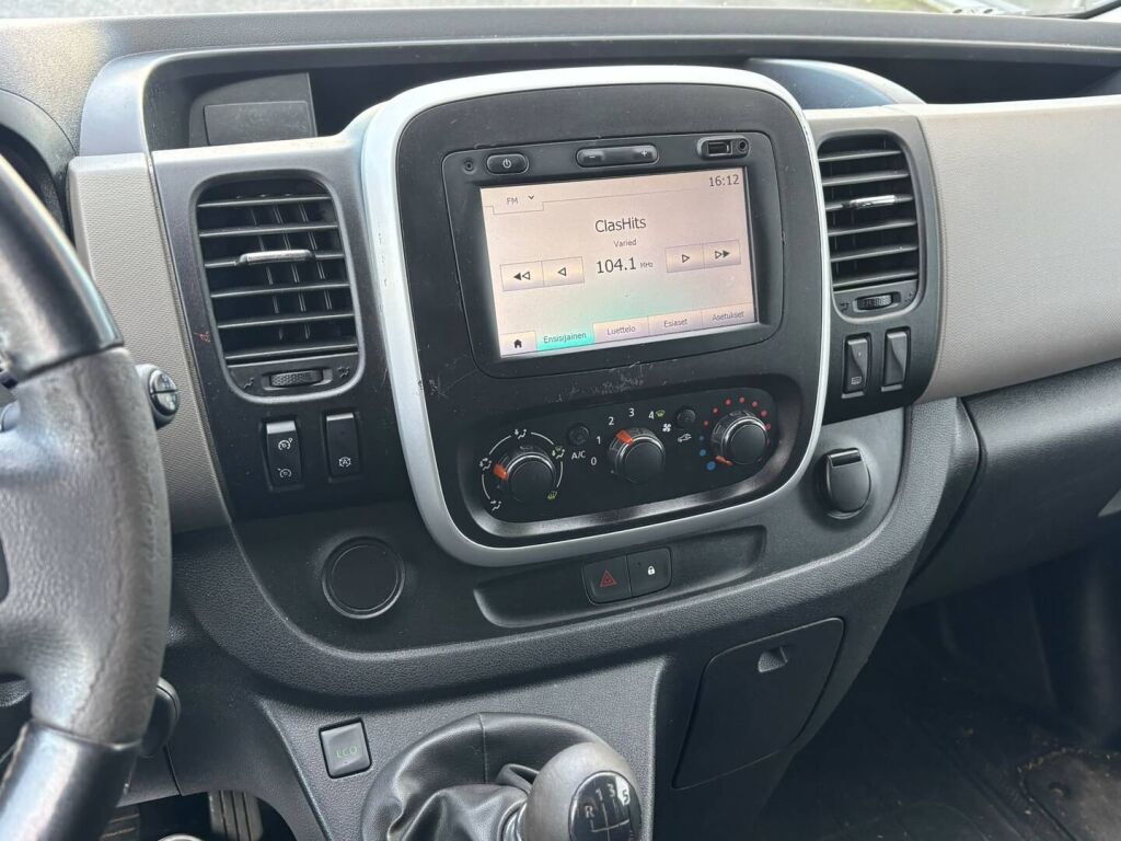 Renault Trafic 2015 Musta