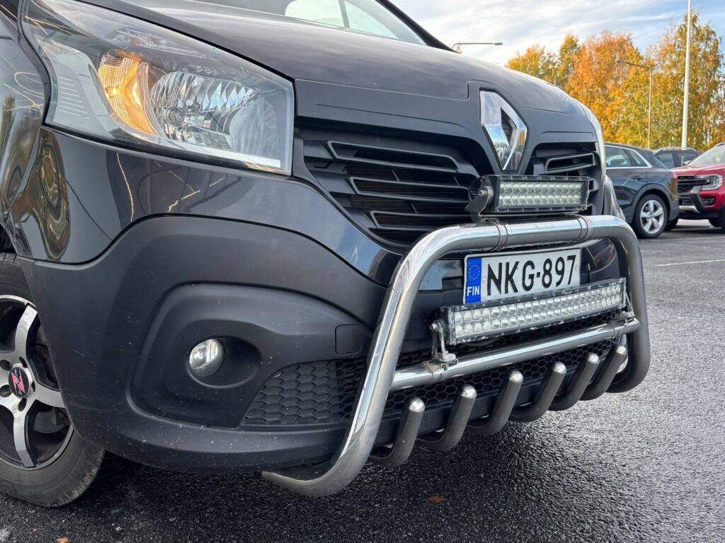 Renault Trafic 2015 Musta