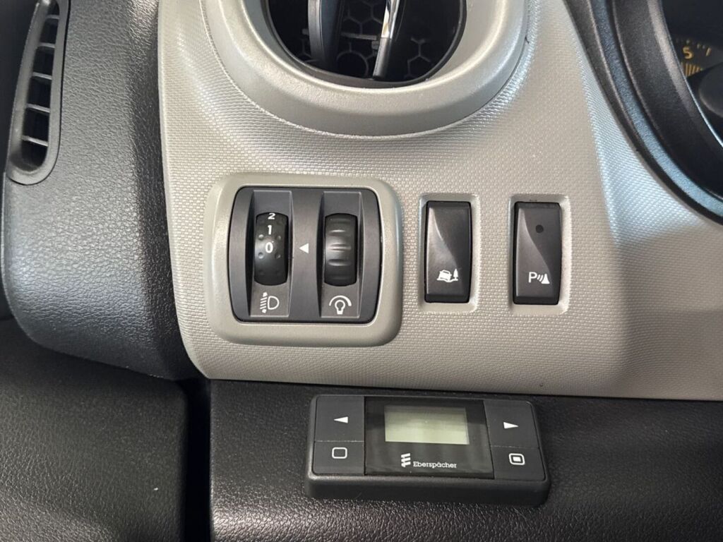 Renault Trafic 2015 Musta