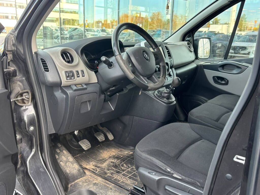 Renault Trafic 2015 Musta