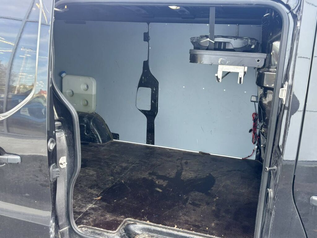 Renault Trafic 2015 Musta