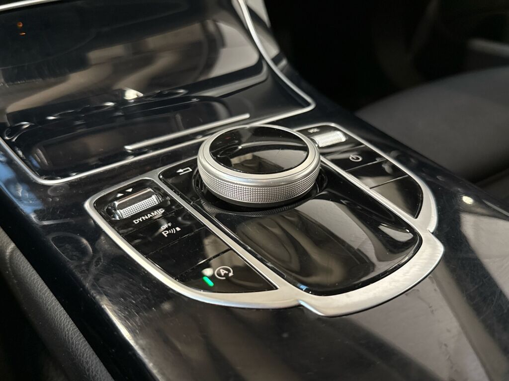 Mercedes-Benz C 2016 Musta