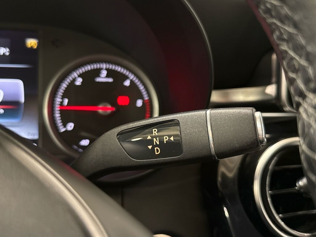 Mercedes-Benz C 2016 Musta