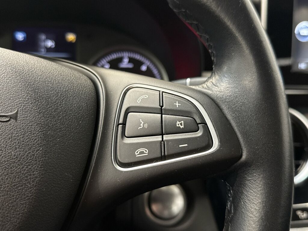 Mercedes-Benz C 2016 Musta