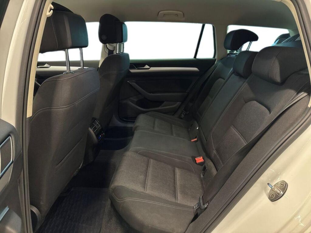 Volkswagen Passat 2016 Valkoinen