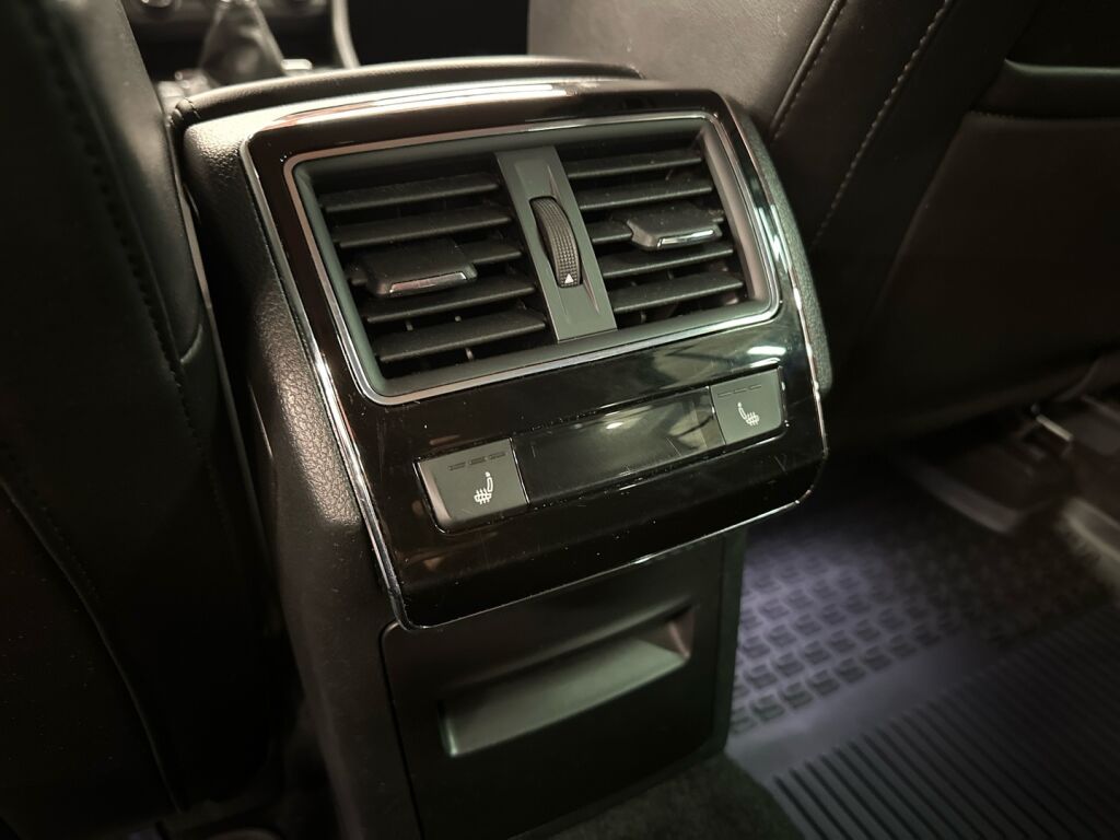 Skoda Superb 2017 Ruskea (beige)