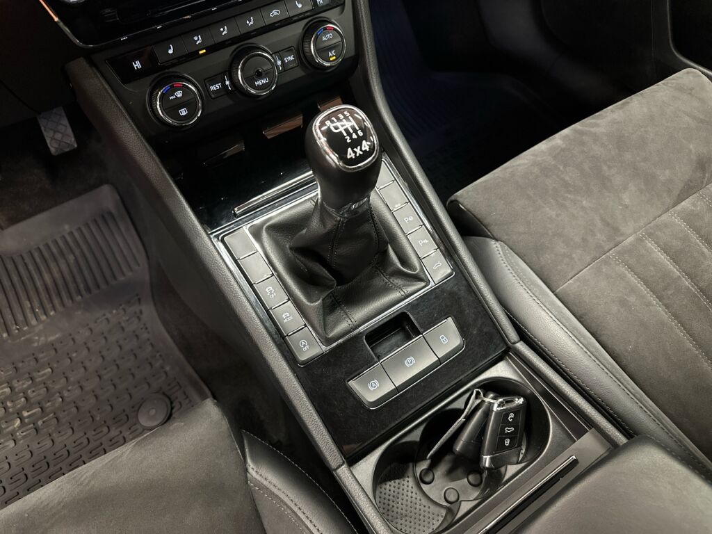 Skoda Superb 2017 Ruskea (beige)